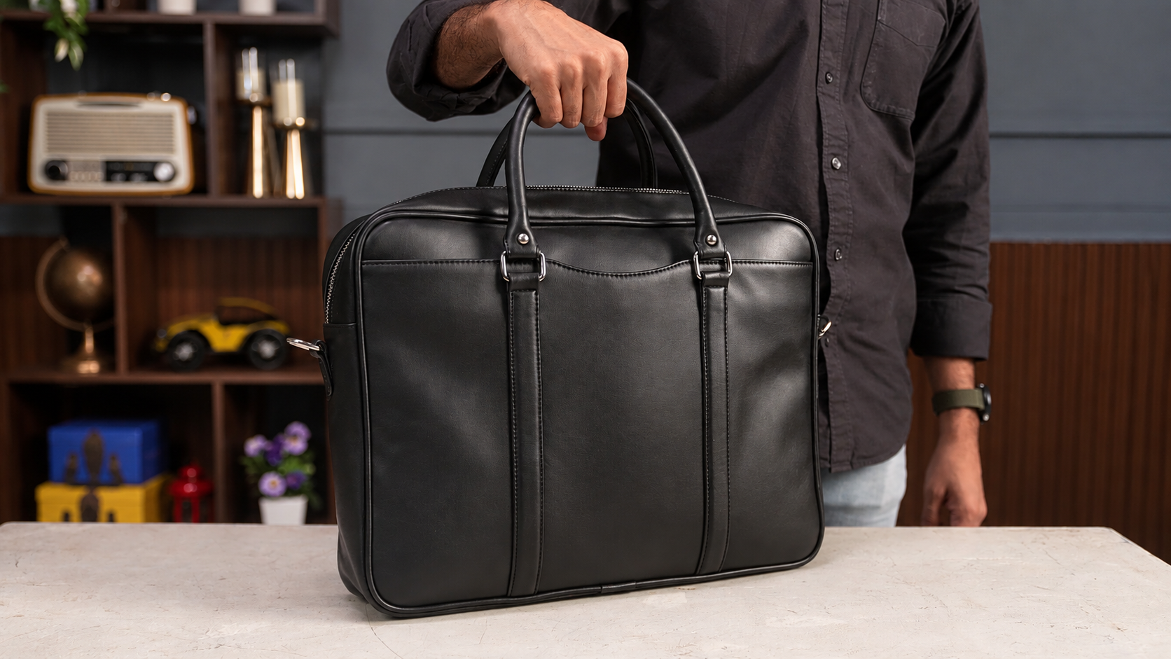 Horizon laptop briefcase in black plant-based leather